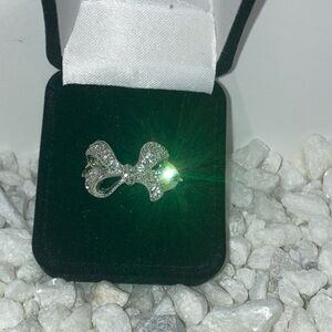 BOWTIE, diamond ring